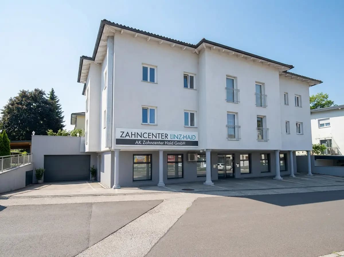 Moderner Behandlungsraum im AK Zahncenter Haid